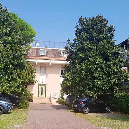 Charming In 47 Sqm With Balcony Parking 代森扎诺-德尔加达