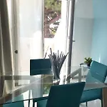 Lägenhet Comfortable In 47 M² With Private Balcony Desenzano del Garda