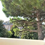 Lägenhet Comfortable In 47 M² With Private Balcony Desenzano del Garda